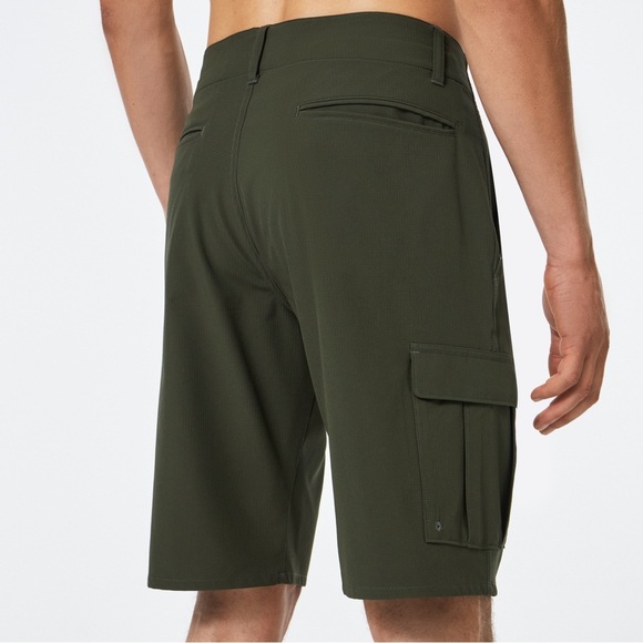 Oakley B1B Hybrid Shorts - Picture 3 of 9